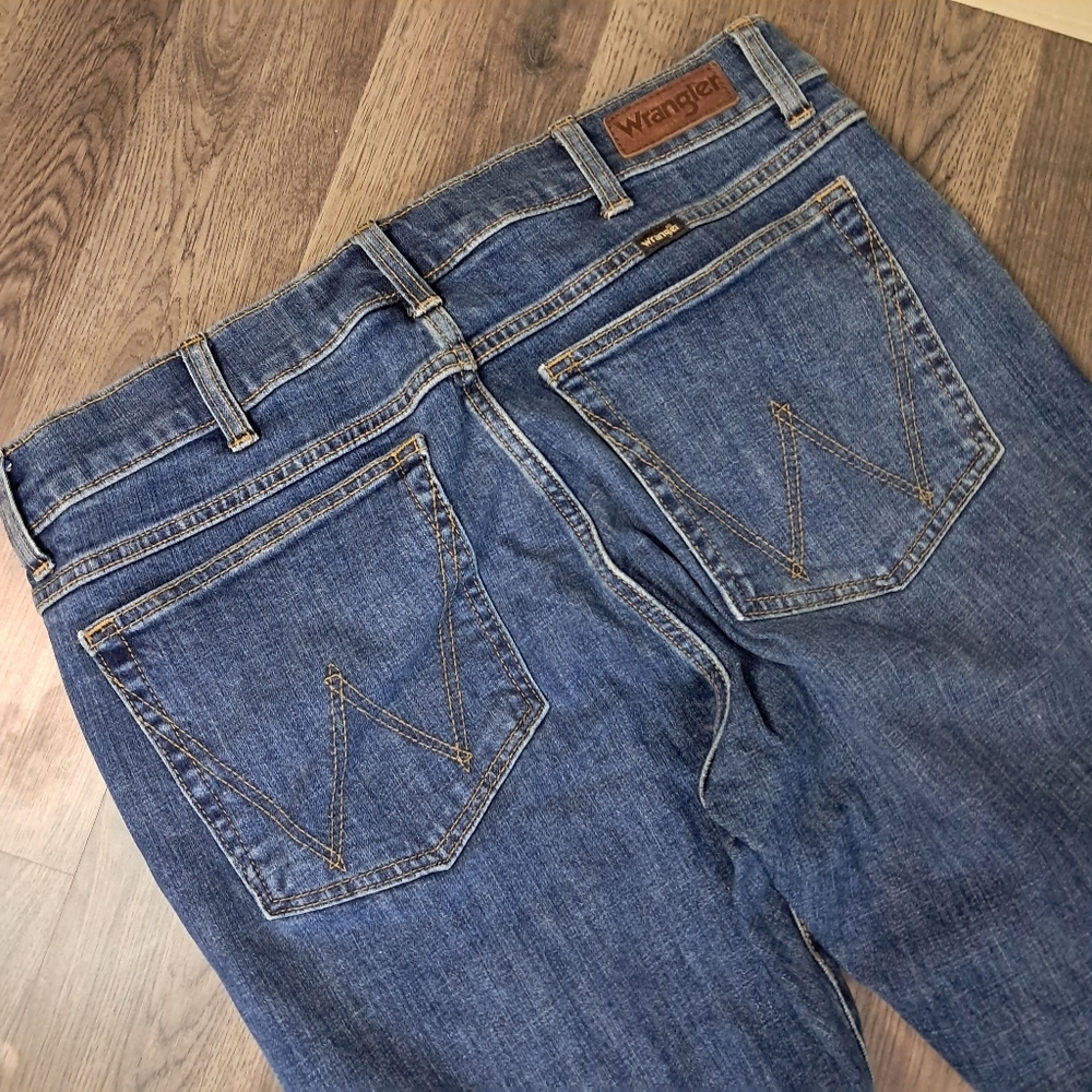 Wrangler Jeans Mens 34x32 Blue Bootcut Medium Wash Denim Stretch - Picture 4 of 8
